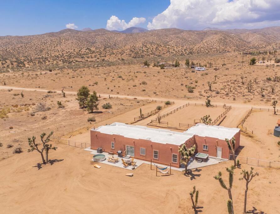 Near Pappy & Harriet'S + Rimrock Ranch W/ Hot Tub Villa Pioneertown Dış mekan fotoğraf