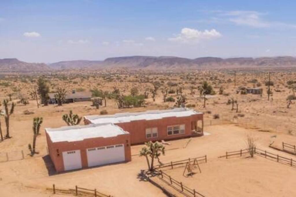 Near Pappy & Harriet'S + Rimrock Ranch W/ Hot Tub Villa Pioneertown Dış mekan fotoğraf